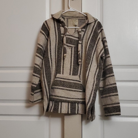 Poncho Black and off white stripes - Picture 1 of 2
